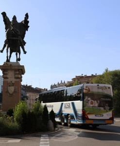 Autobús de ALSA con la publicidad Burgos, Origen y Destino