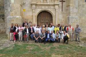 Los participantes en la iglesia de Lodoso