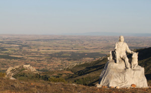 Monumento a Félix y castillo - Poza de la Sal (ubicacion antigua_Cuarto Milenio)