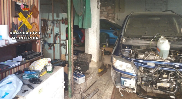 INTERIOR DE UNO DE LOS TALLERES ILEGALES DETECTADOS