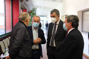 Javier Guillén y César Rico conversando previo al acto