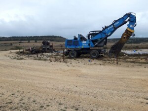 Desmantelamiento de los caballitos de extracción de petroleo en Sargentes de la Lora