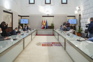 Mañueco reunido con miembros de las organizaciones agrarias