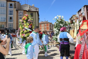 Ofrenda de flores a Santa María