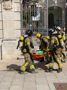 Los bomberos realizaron un simulacro de incendio para los pequeños en el Centro Cívico San Agustín