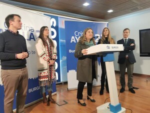 Cristina Ayala presentando la precampaña popular