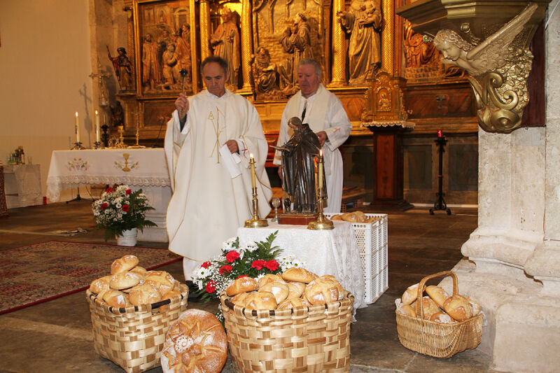 Bendición de los panes en Villafranca Montes de Oca