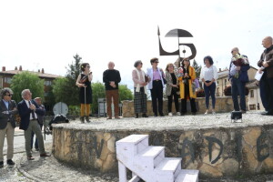 Inauguración de la escultura homenaje a la mujer