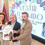 Revenga inaugura la exposición didáctica «Vestir el Pasado» para redescubrir la indumentaria tradicional burgalesa